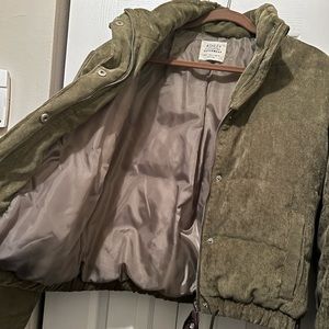 Size LARGE OLIVE GREEN BOMBER- READY FOR FALL 🍃🍂